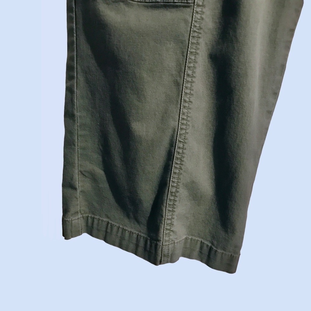 Dockers for Women Favorite Fit Cropped Cargo Pants Green - Picture 7 of 11